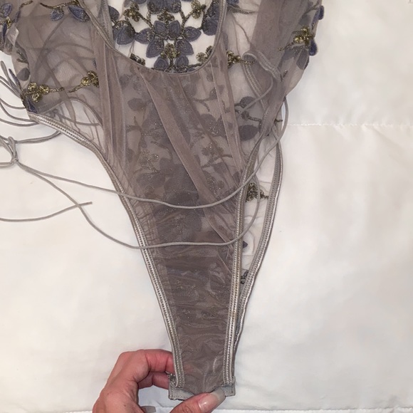 Lingerie - Picture 10 of 10